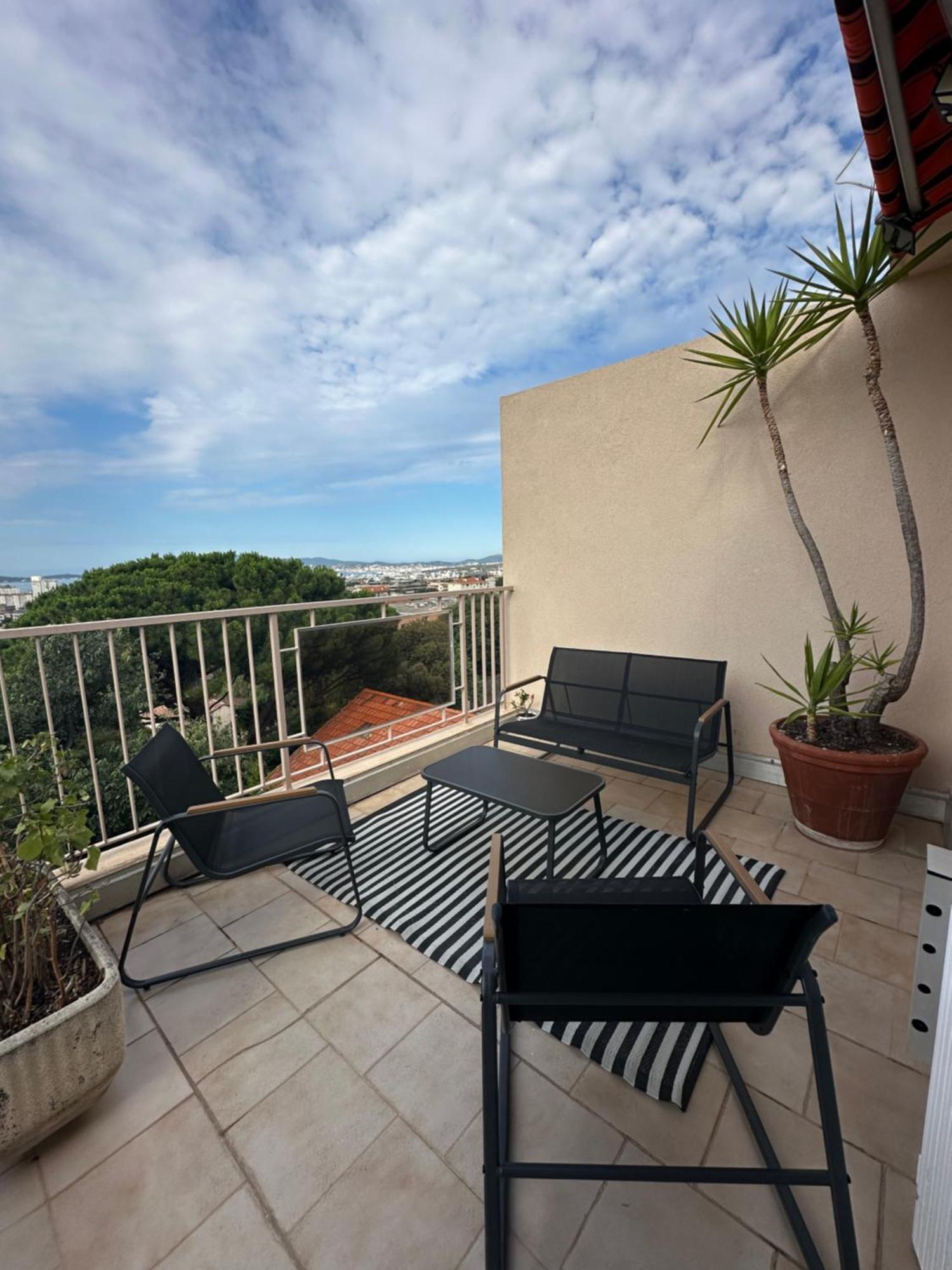 T4 Avec Terrasse Et Garage Prive