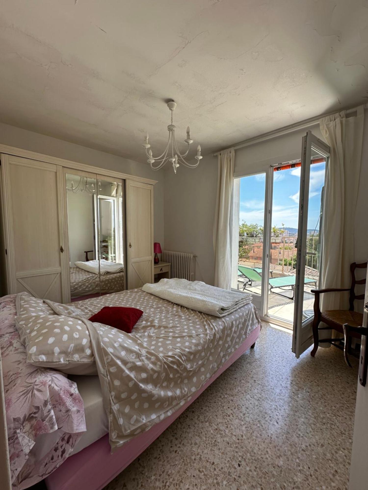 T4 Avec Terrasse Et Garage Prive Apartment Toulon